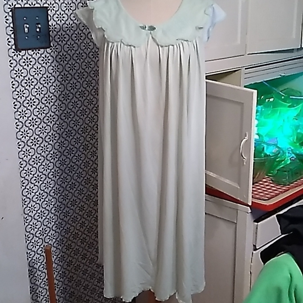 Vintage granny chic large nightgown